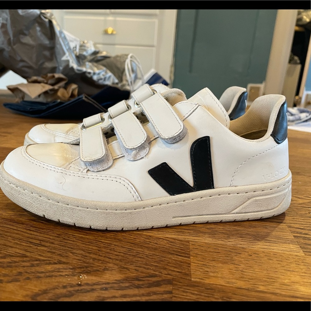 COPY - Veja v lock in good condition